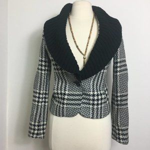 Black White HOUNDSTOOTH SHORT JACKET - Chanel and Emilia Clarke Vibes :)